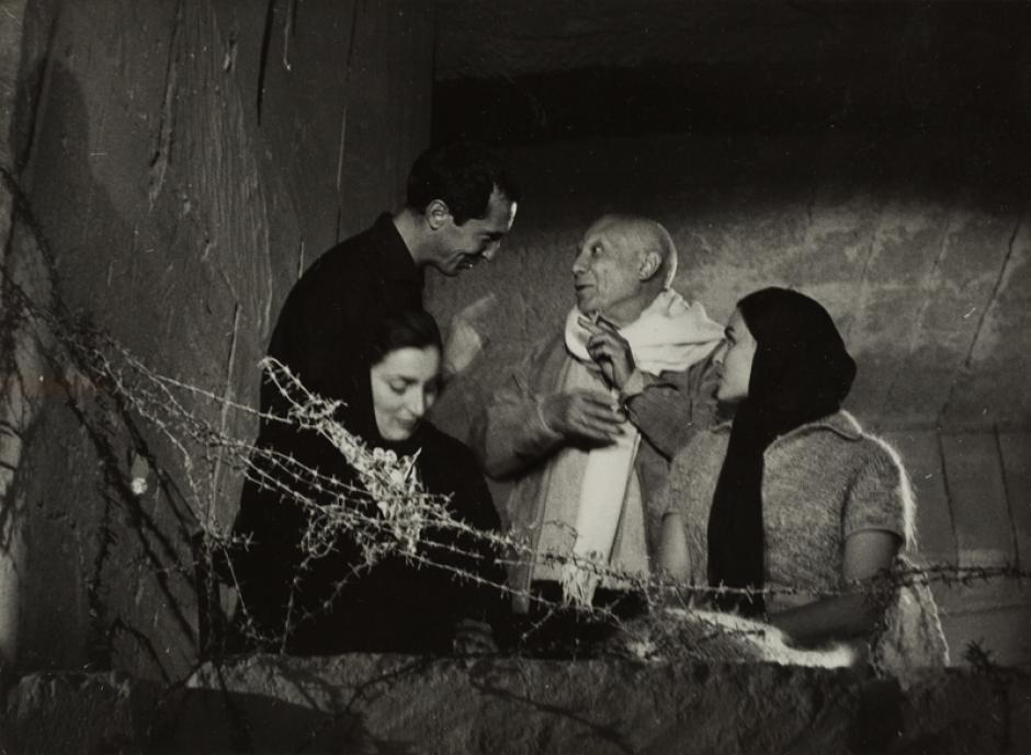 Jacqueline Picasso, Luis Miguel Dominguín, Picasso y Lucía Bosé en el rodaje de la película de Jean Cocteau 'El testamento de Orfeo'