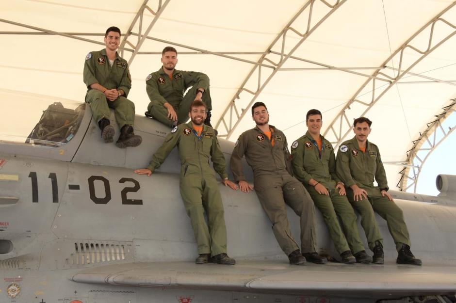 Seis de los ocho nuevos pilotos que han adquirido la acreditación para pilotar los Eurofighter