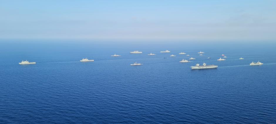 Vista aérea del despliegue militar aliado en el Atlántico