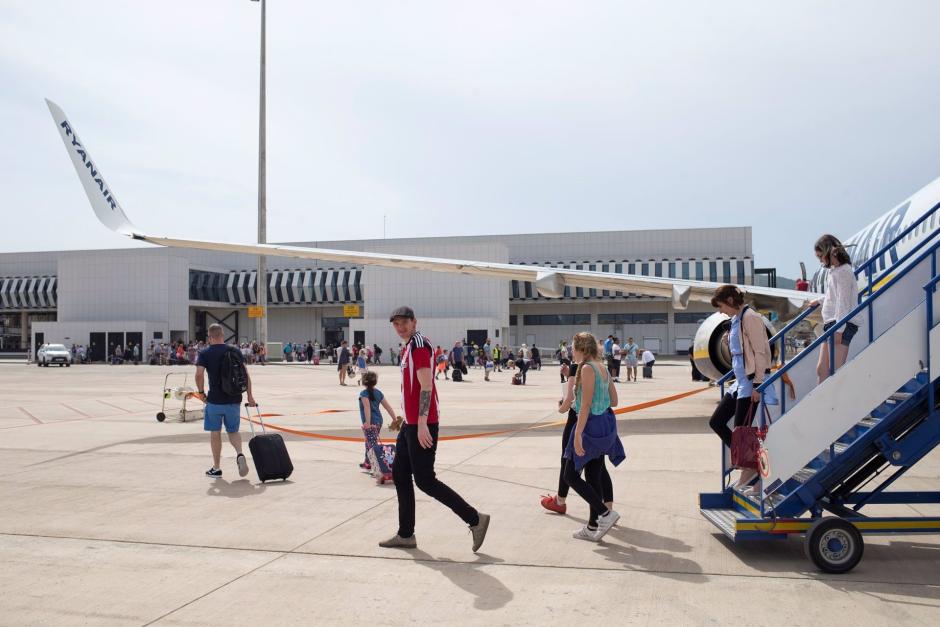 Pasajeros en el Aeropuerto de Castellón.