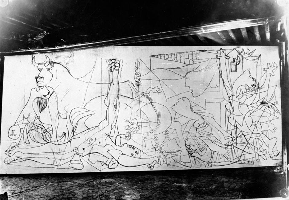 Fotografía del proceso del 'Guernica', ya a carboncillo