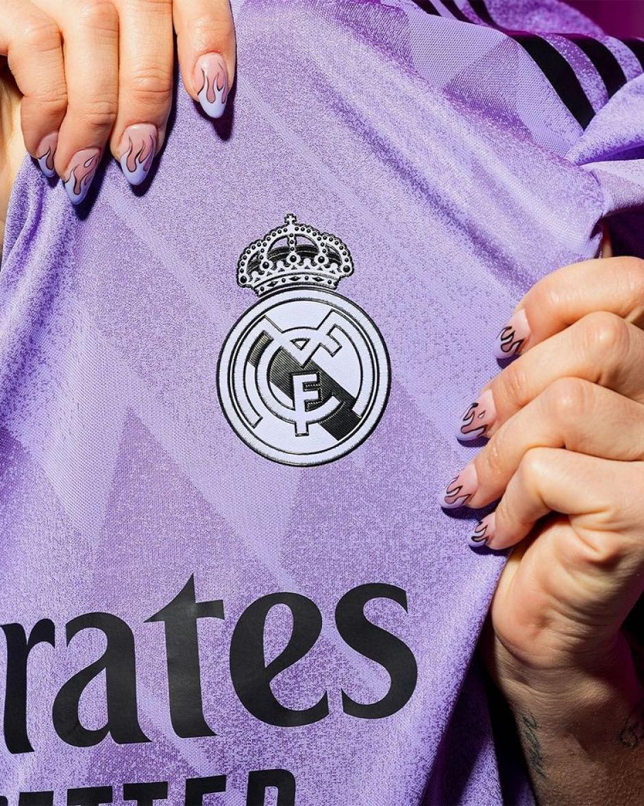 Segunda camiseta Real Madrid 2022/23