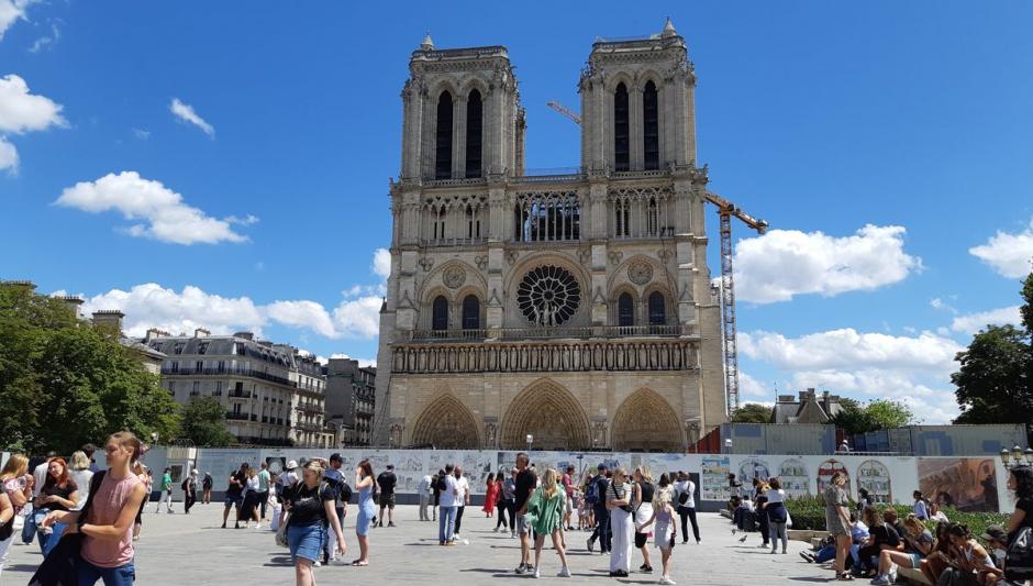 La explanada de Notre Dame se refrescará gracias a un mecanismo de reprocesamiento del agua de lluvia