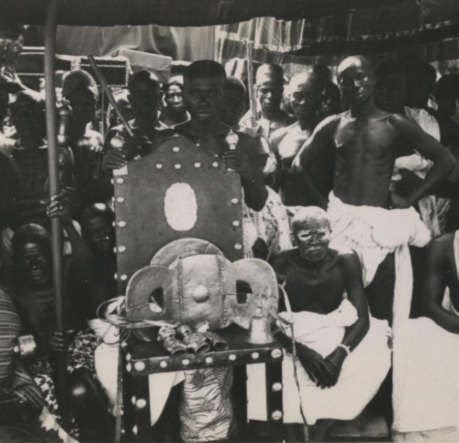 El taburete de oro en su trono, el hwedom dwa (1935)