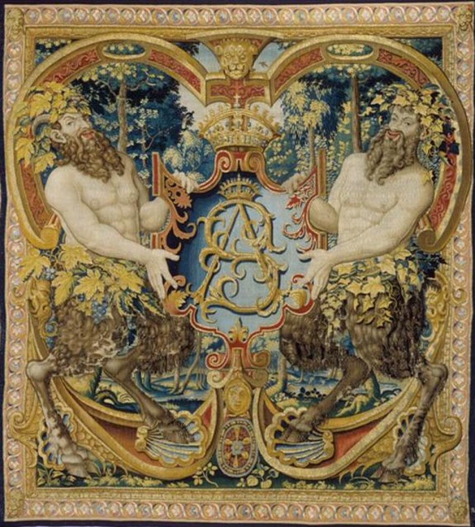 Tapiz con sátiros portando el escudo y monograma SA del rey Segismundo Augusto, ca. 1555