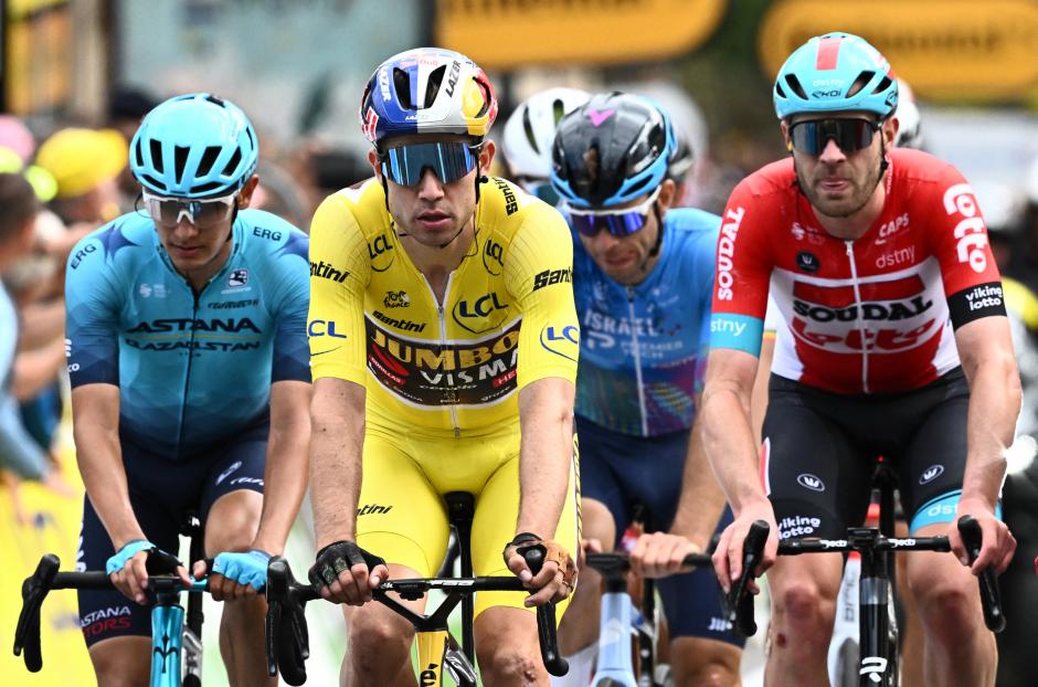 Wout Van Aert en su llegada a la recta final de la sexta etapa del Tour de Francia 2022