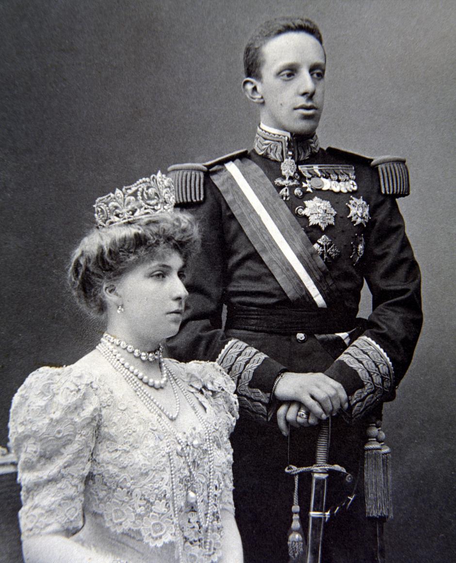 El Rey Alfonso XIII y su mujer, la Reina Victoria Eugenia de Battenberg, en 1906