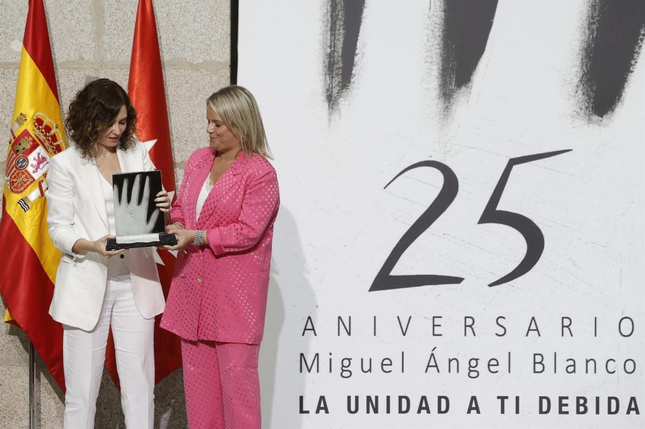 Isabel Díaz Ayuso y María del Mar Blanco