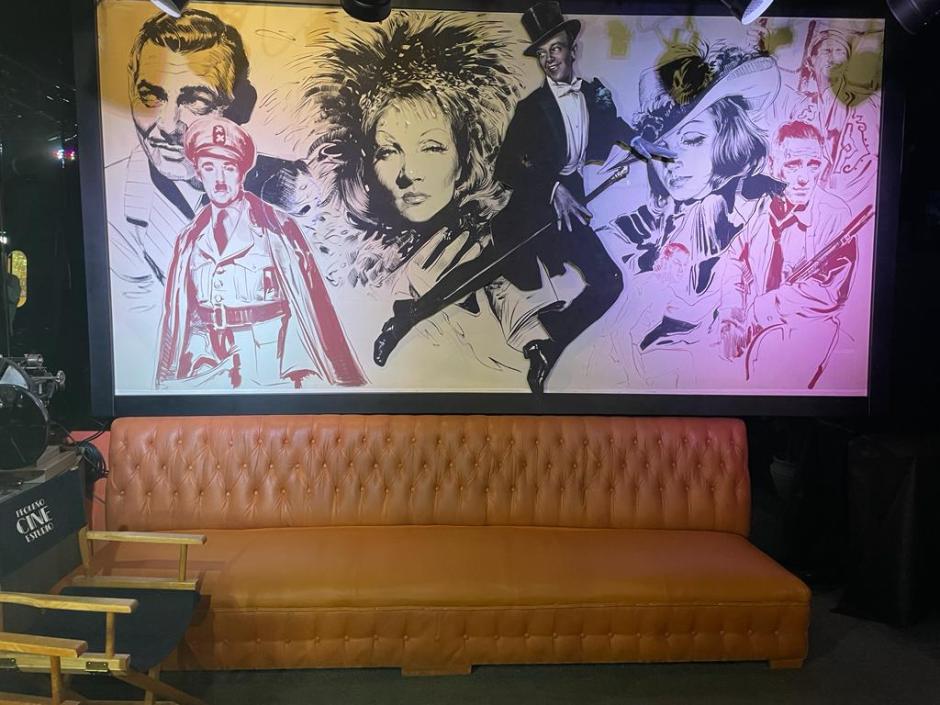 Interior de la sala de bienvenida del Pequeño Cine Estudio