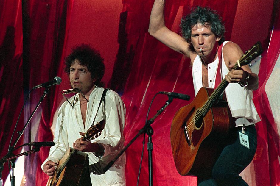 Bob Dylan y el guitarrista de los Rolling Stones, Keith Richards, en el concierto Live Aid en Filadelfia