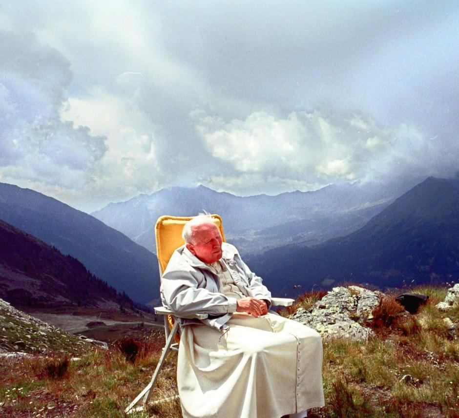 Pope John Paul II looks at the Italian Alps as he rests during a journey near Les Combes in this picture released by the Vatican on Tuesday, August 1, 2000. The Pope spent 12 days in a resort near Les Combes in the northern Val d'Aosta region from July 10 through July 22. (AP Photo/Arturo Mari)