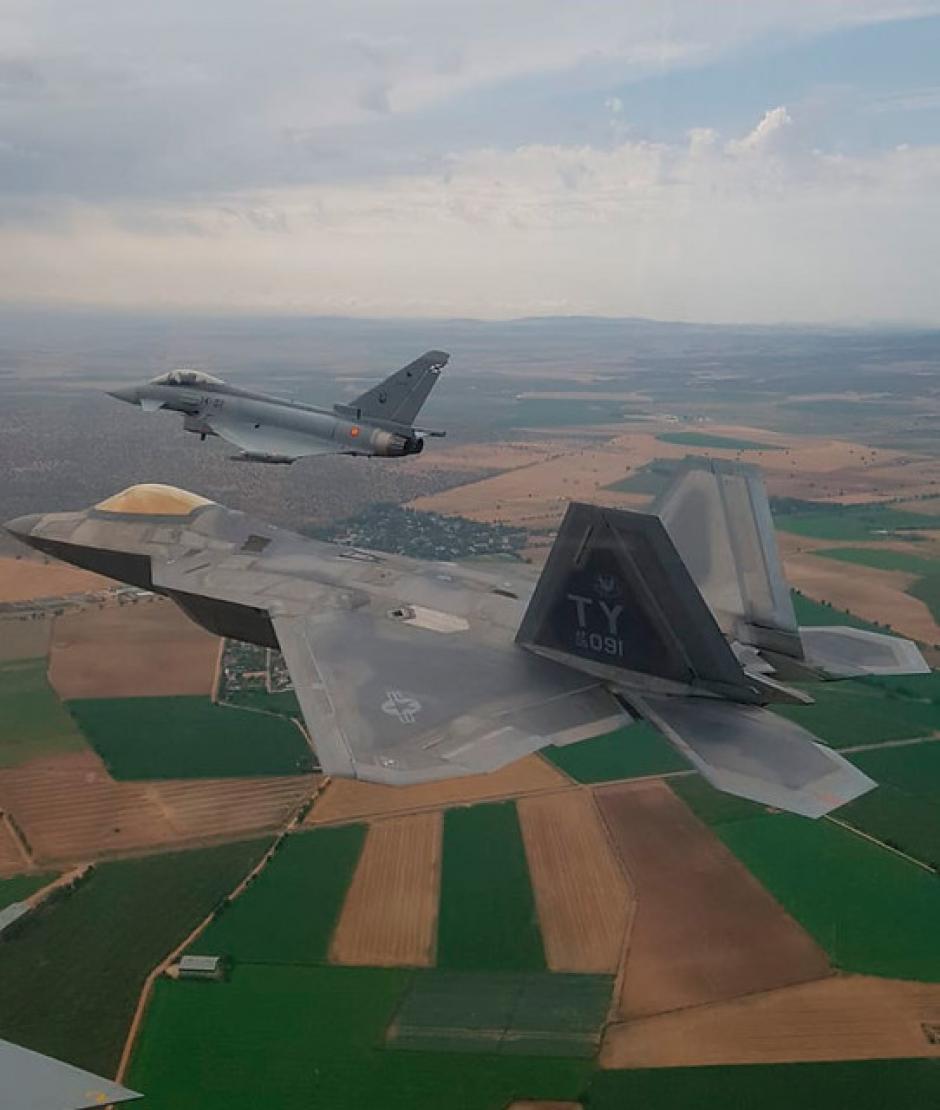 Entrenamiento conjunto de F-22 Raptor con Eurofighter y F-18 del Ejército del Aire español en 2018