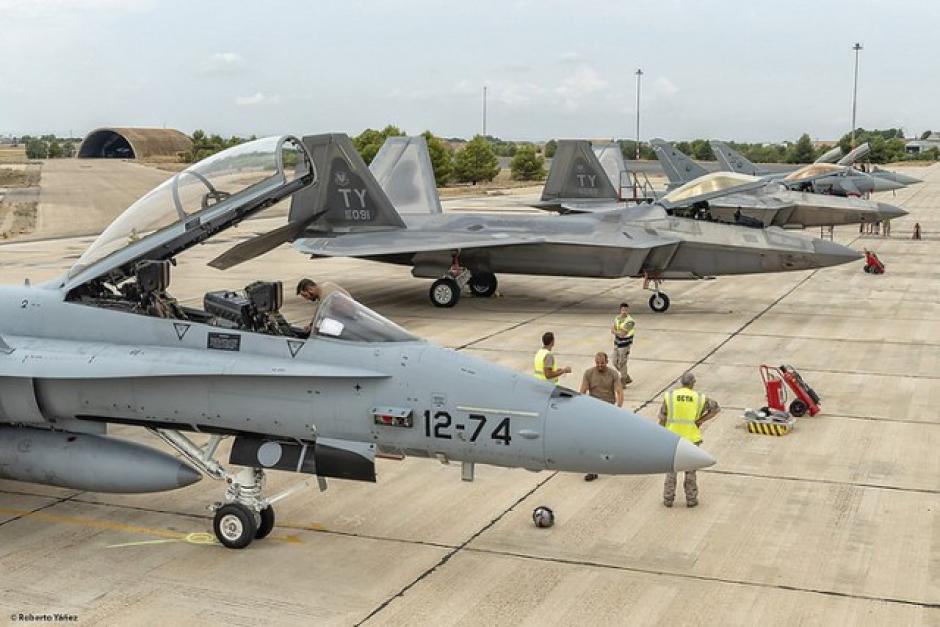 Entrenamiento conjunto de F-22 Raptor con Eurofighter y F-18 del Ejército del Aire español en 2018