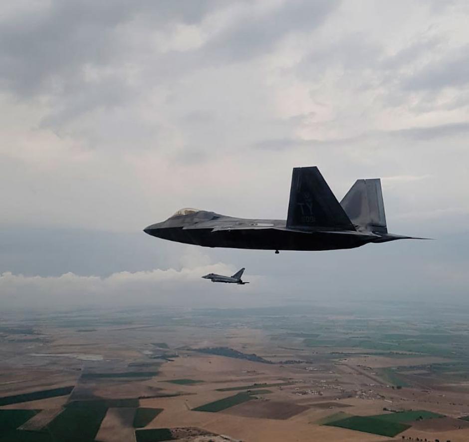 Imágenes del entrenamiento conjunto de F-22 Raptor con Eurofighter y F-18 del Ejército del Aire español en 2018