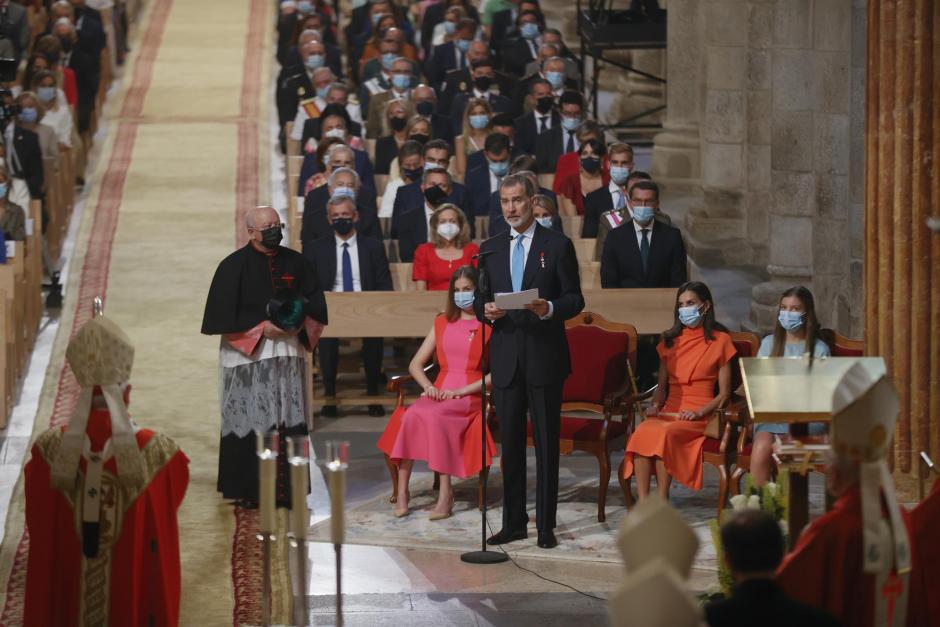 El Rey Felipe VI durante la Ofrenda Nacional al Apóstol Santiago en la Catedral