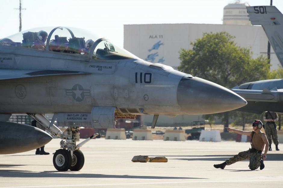 F-18 españoles y norteamericanos en la base aérea de Morón