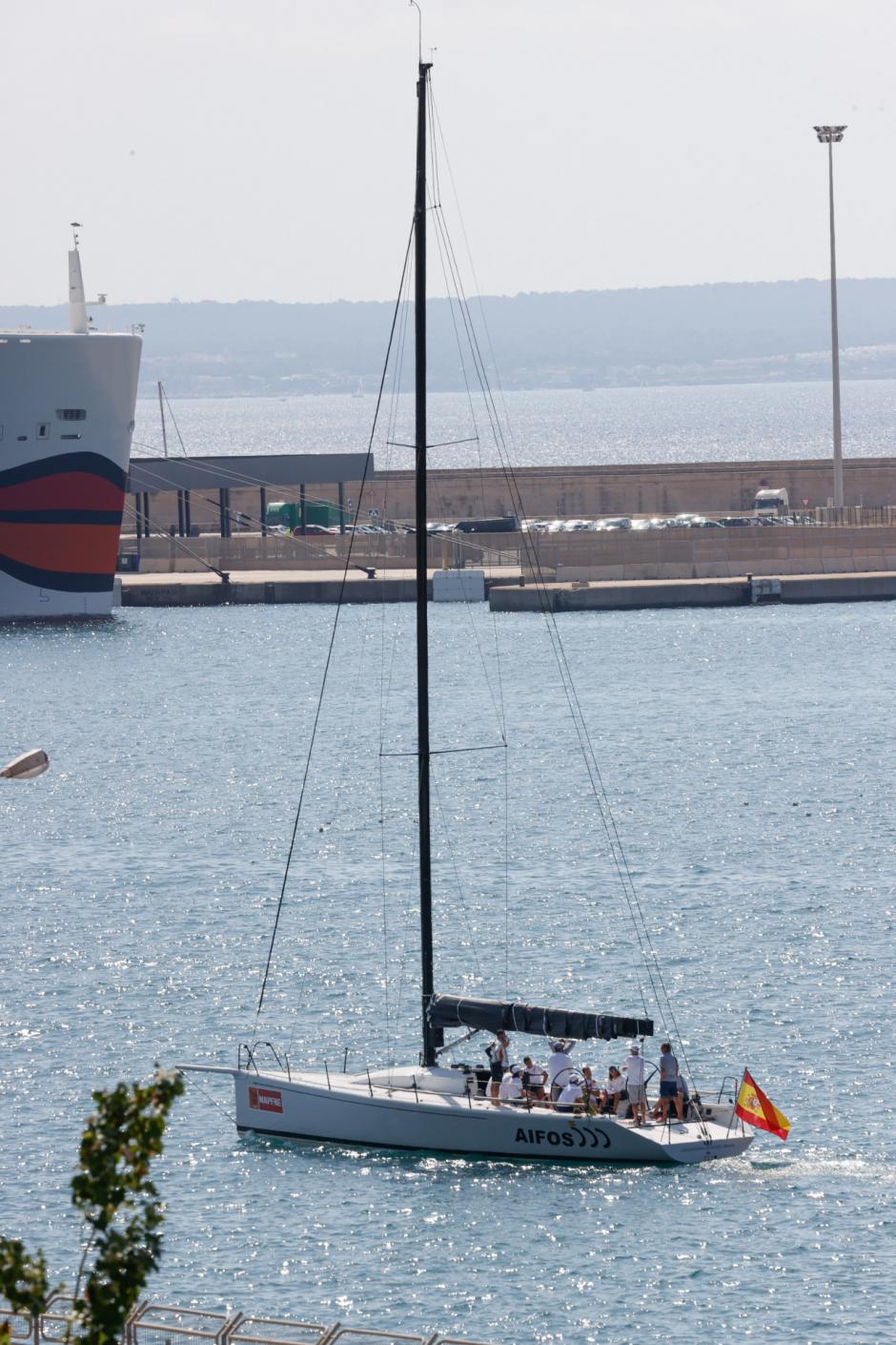 Primeras imágenes del Rey Felipe VI saliendo a navegar en Mallorca