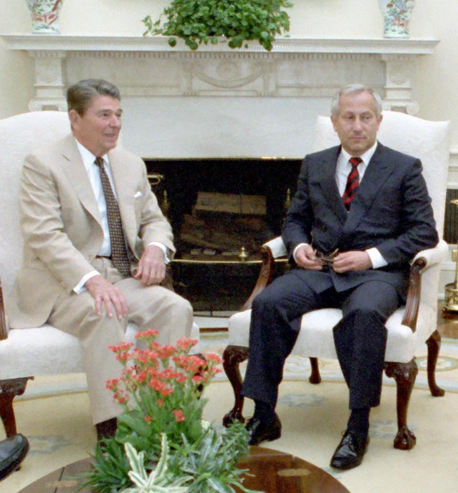 El presidente estadounidense Ronald Reagan y el agente doble soviético Oleg Gordievski