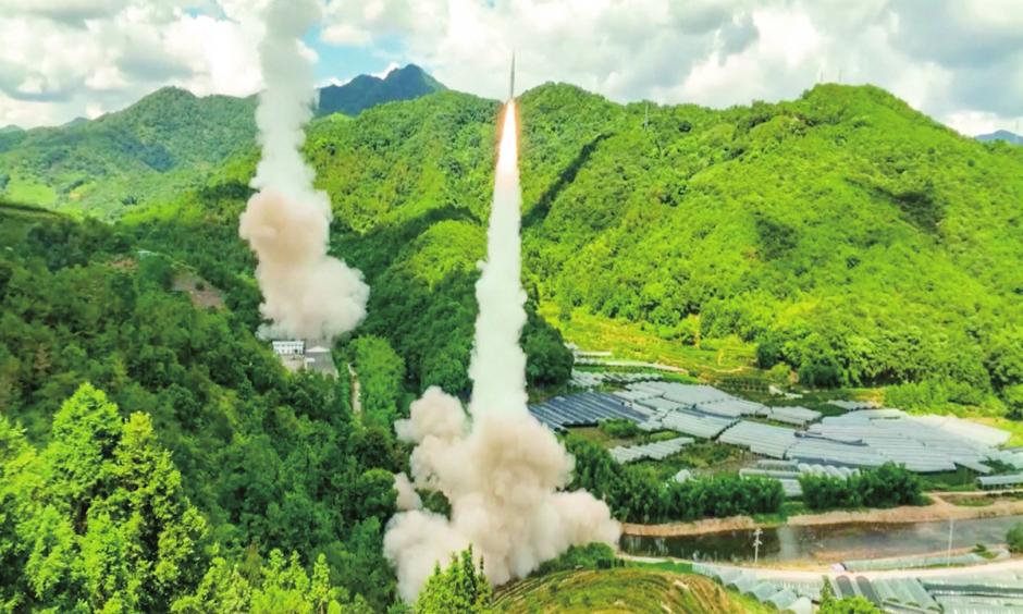 El ejército chino lanzó misiles en varias áreas marítimas al este de la isla de Taiwán