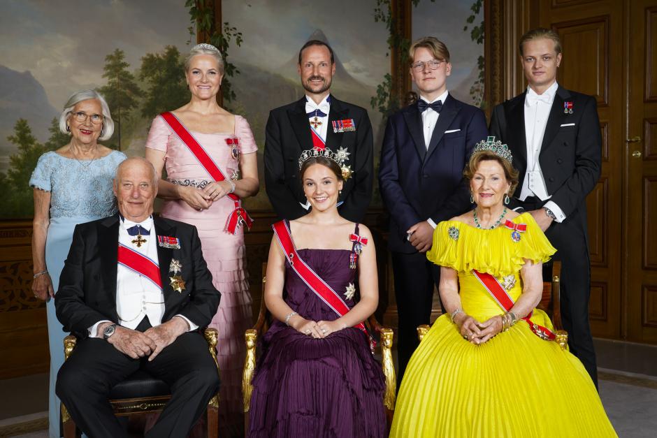 Norway's Princess Ingrid Alexandra, front center, and the royal family pose for a photoin Oslo, Friday June 17, 2022. Princess Ingrid Alexandra turned 18 on 21 January 2022. The celebrations were postponed until June 2022 due to COVID-19 restrictions. Front row, King Harald, Princess Ingrid Alexandra and Queen Sonja, back row from left, Marit Tjessem, Crown Princess Mette-Marit, Crown Prince Haakon, Marius Borge Hoiby, Prince Sverre Magnus.