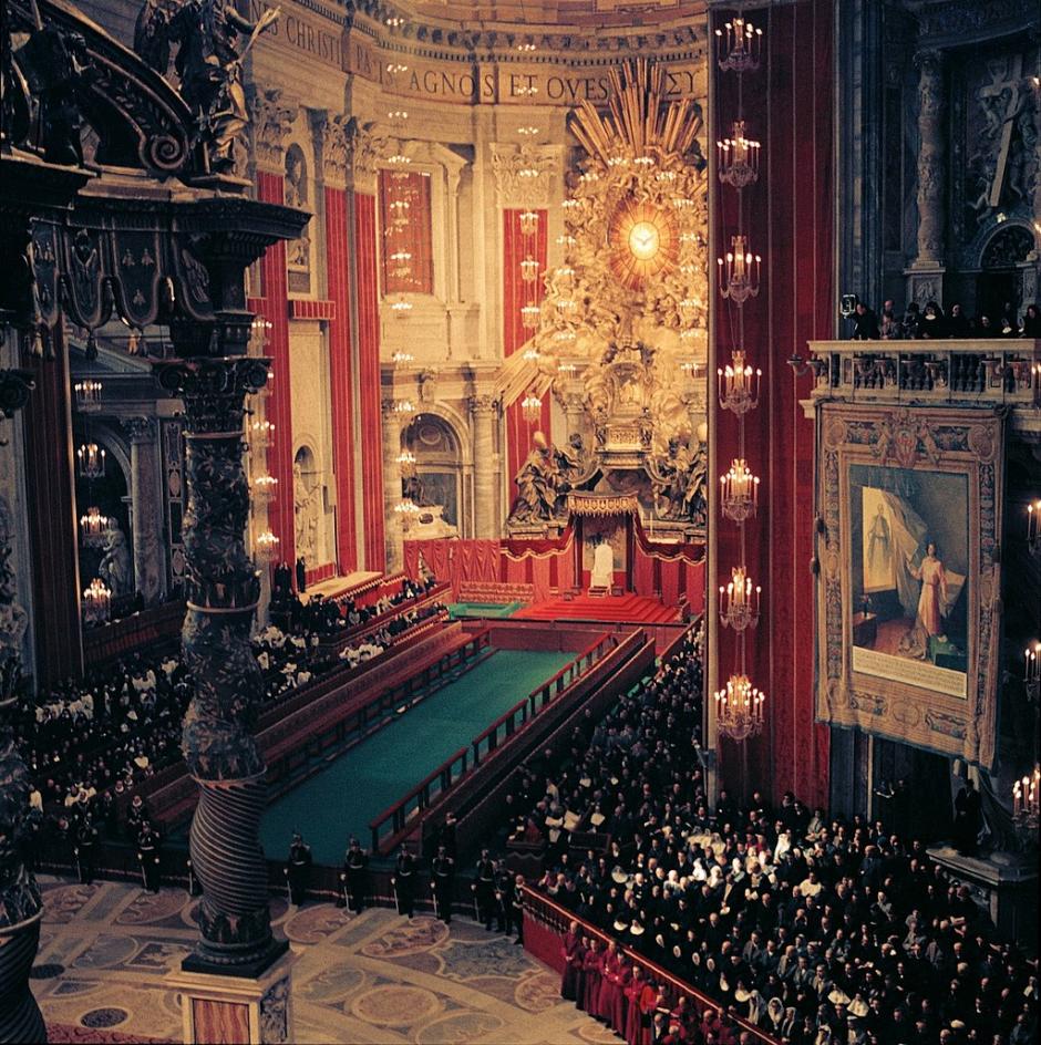 Presbiterio de la basílica de san Pedro Vaticano durante el Concilio Vaticano II