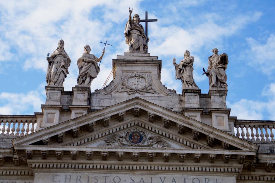 Cuál fue la primera iglesia católica en el mundo?