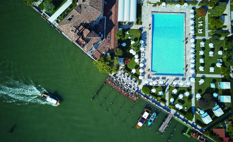 Vista aérea de la piscina del Cipriani
