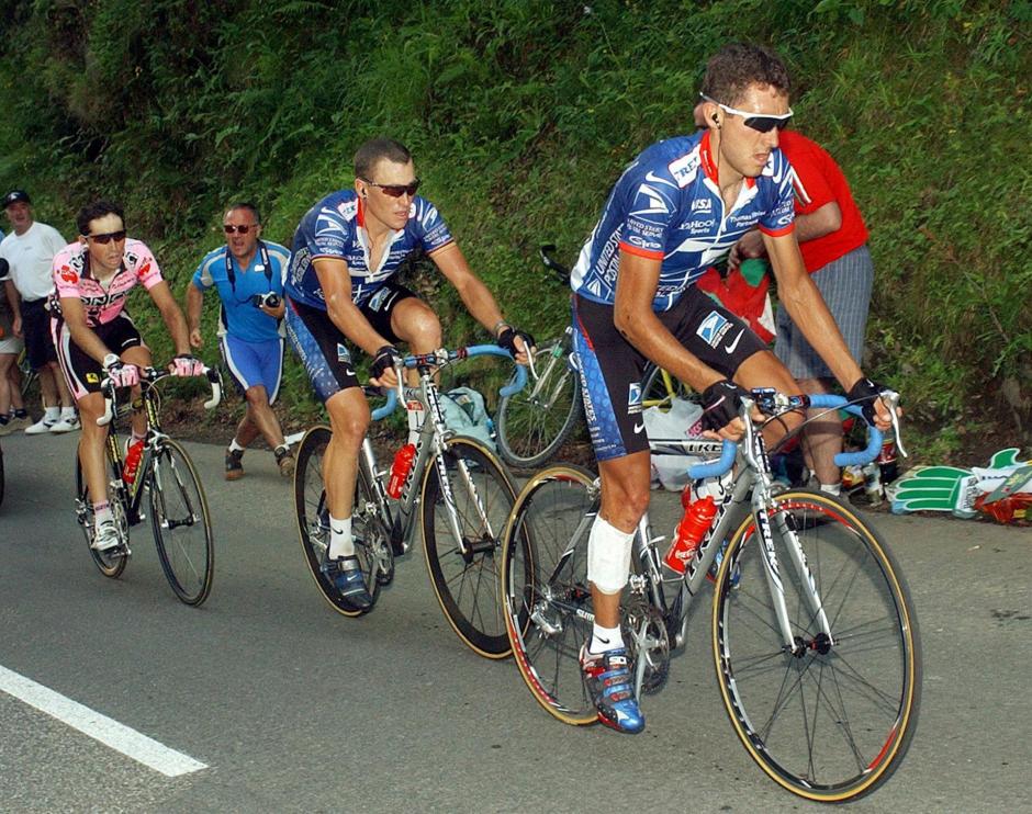 Heras, en su labor de gregario de Armstrong en el Tour de 2002