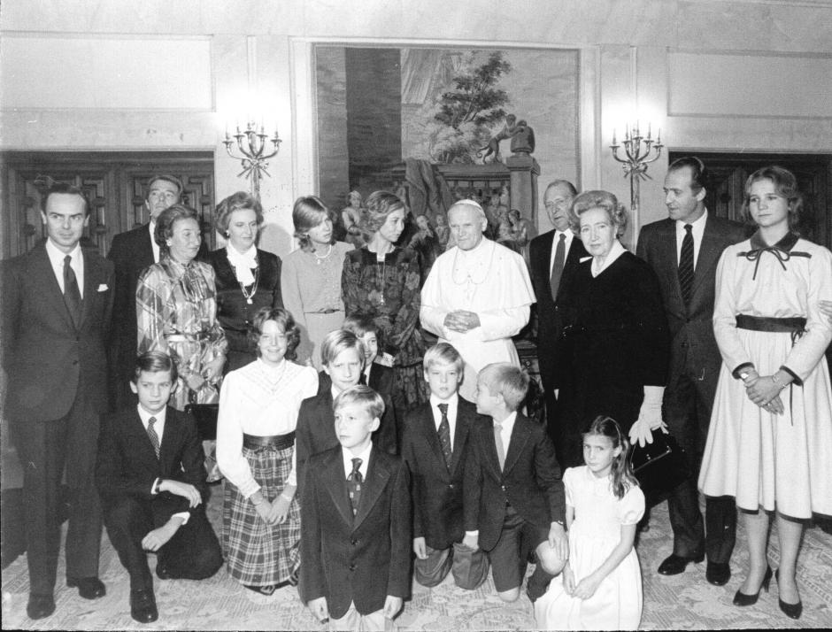 La Familia Real Española con el Papa San Juan Pablo II en 1982