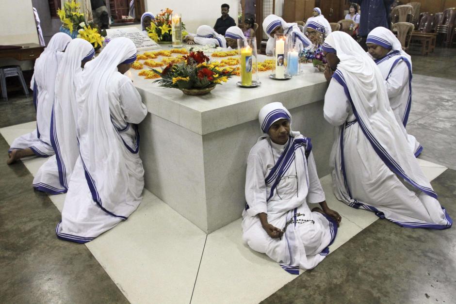 Nuns of Missionaries of Charity pray at the tomb of Mother Teresa, the founder of the order, on her death anniversary in Kolkata, India, Wednesday, Sept. 5, 2012.