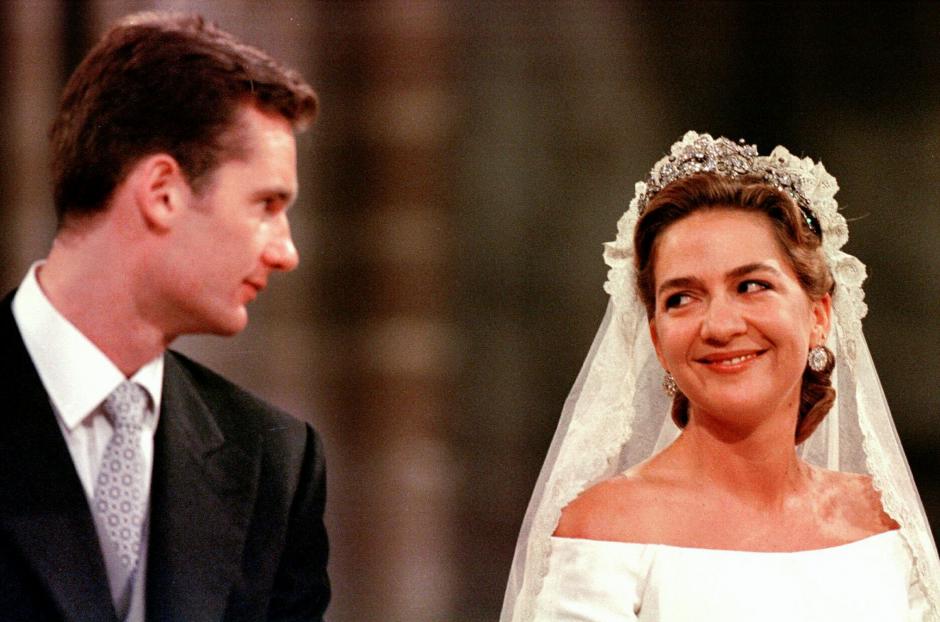 Wedding of Princess Cristina and Iñaki Urdangarin  Saturday, October 4, 1997.
en la foto : mirandose a los ojos