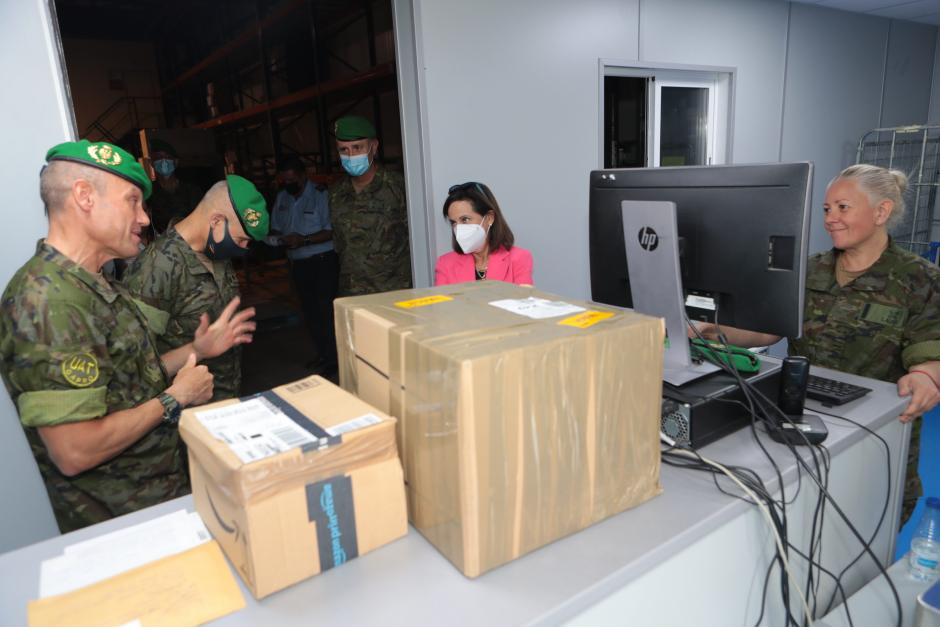 La ministra Robles ha visitado uno de los principales centros de logística con que cuenta el Ejército