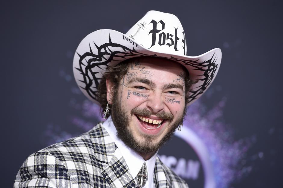 Singer Post Malone at the 47th annual American Music Awards in Los Angeles on November 24, 2019 in Los Angeles-
