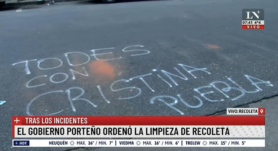 Imagen del grafiti en lenguaje inclusivo ante la residencia de Cristina Kirchner