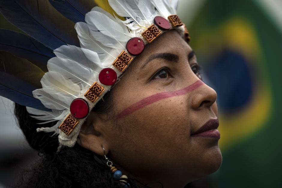 -FOTODELDÍA- BRA01. MANAOS (BRASIL), 05/09/22.- Representantes de movimientos sociales, indígenas y grupos religiosos vinculados a la Iglesia Católica marchan para exigir el fin de la impunidad contra las agresiones que atribuyen a las "amenazas" del Gobierno de Jair Bolsonaro hoy, en Manaos (Brasil). íderes indígenas y representantes de otras minorías sociales marcharon este lunes, Día de la Amazonía, en la ciudad brasileña Manaos para exigir el fin de la impunidad contra las agresiones que atribuyen a las "amenazas" del Gobierno de Jair Bolsonaro, cuando faltan 27 días para las elecciones. La manifestación, prevista también en otras ciudades del país, coincidió también con el Grito de los Excluidos, que organiza la Iglesia católica desde 1995 en defensa de las minorías para contraprogramar las fiestas por la Independencia de Brasil, de la que se cumplirán 200 años este miércoles. EFE/ Raphael Alves