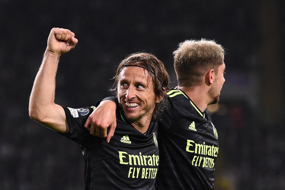 Modric celebra su gol junto a Valverde