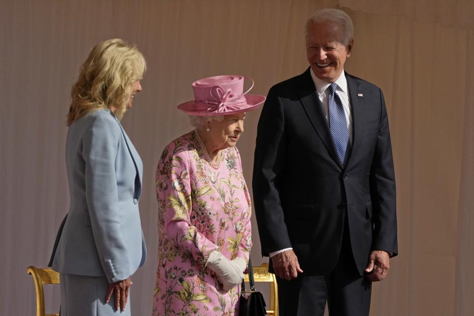 El presidente Joe Biden y la primera dama de EE.UU. junto a la Reina Isabel II