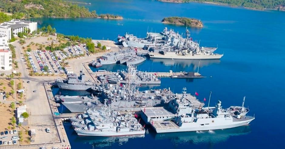 El ejercicio Dynamic Mariner-Mavi Balina 22 de la OTAN comenzó en la base naval de Aksaz (Turquía)