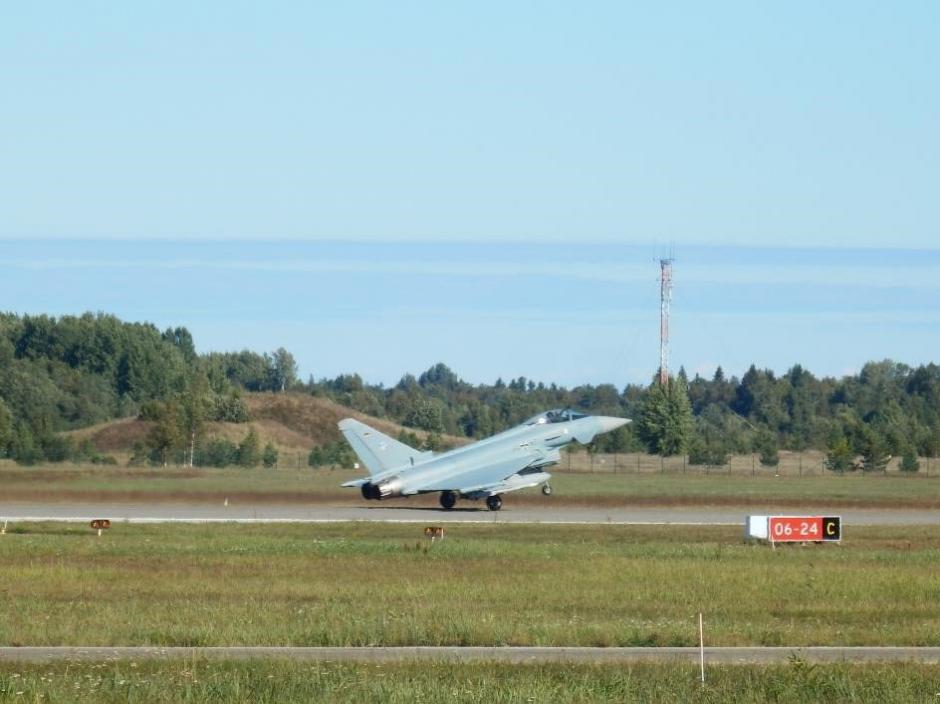 Un Eurofighter despega durante un ejercicio de la misión de la OTAN en Estonia