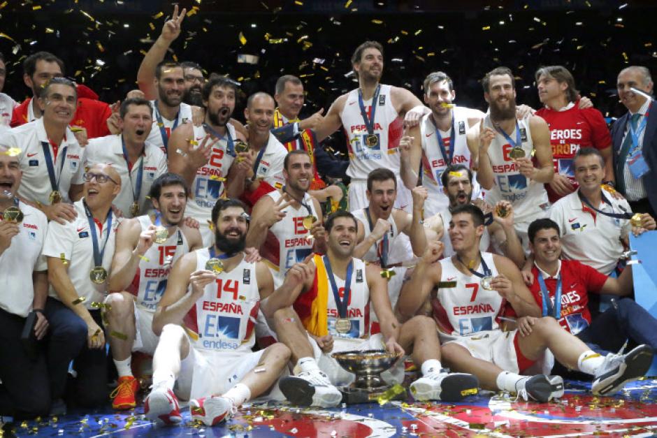 España celebra su triunfo en el Eurobasket de 2015 tras imponerse a Lituania en la final