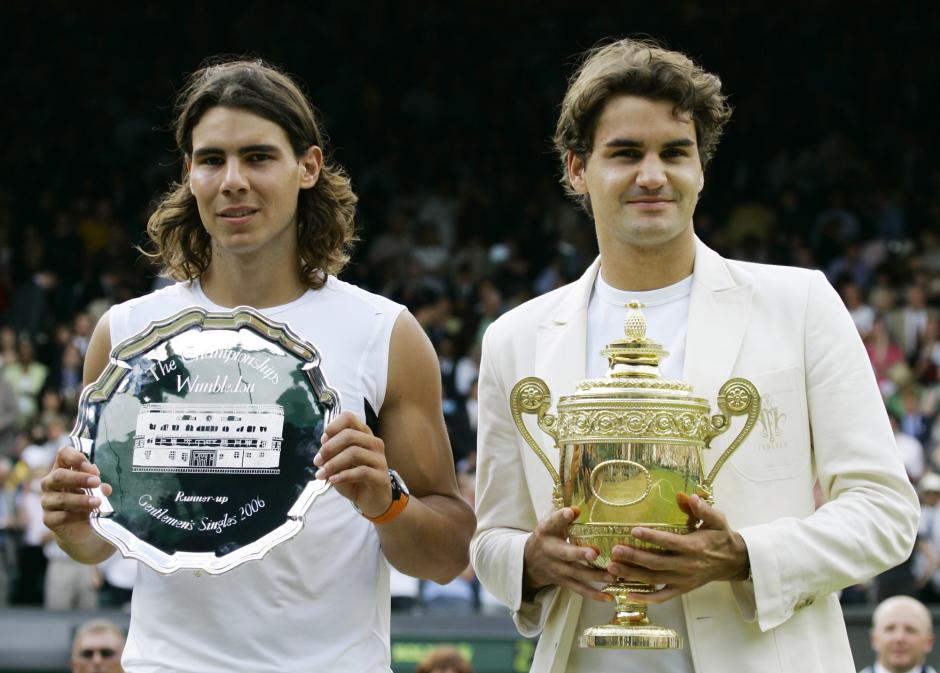 Rafael Nadal y Roger Federer, finalista y campeón, respectivamente, de Wimbledon en 2006