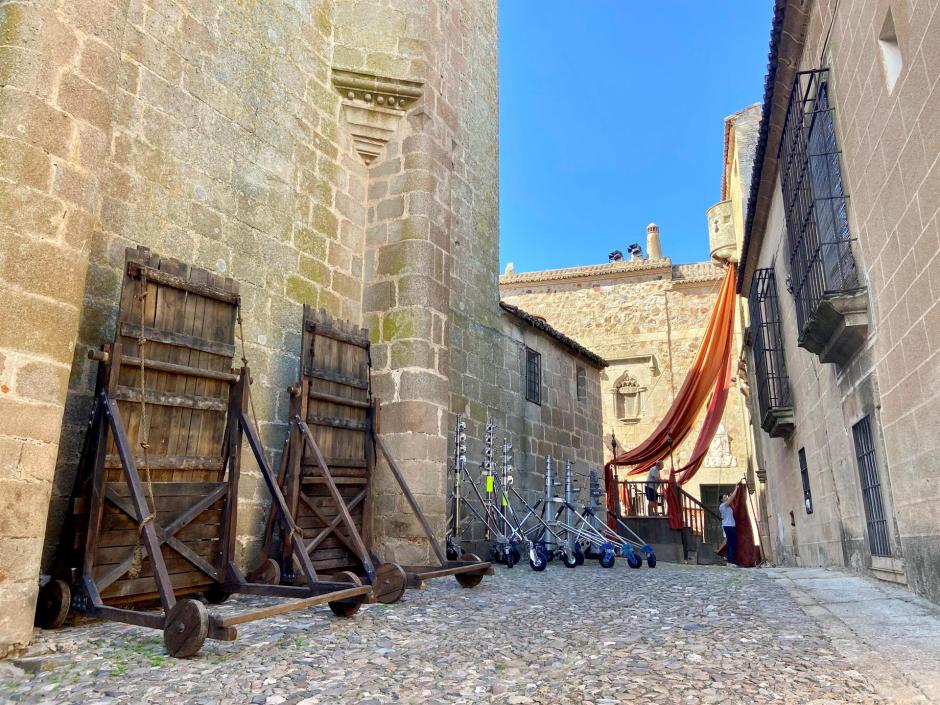 La productora HBO ha transformado el paisaje de la ciudad medieval de Cáceres para el rodaje de La casa del Dragón