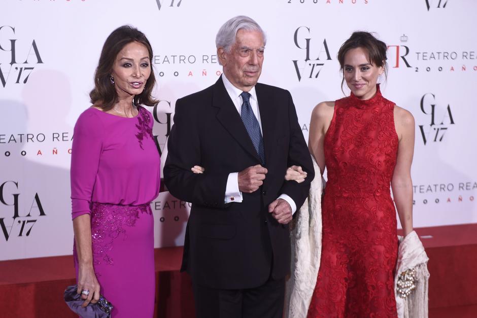 Isabel Preysler,Mario Vargas Llosa,Tamara Falco durante la gala del 20 aniversario de la reapertura del teatro real con la obra''La Favorite'' en Madrid 02/11/2017