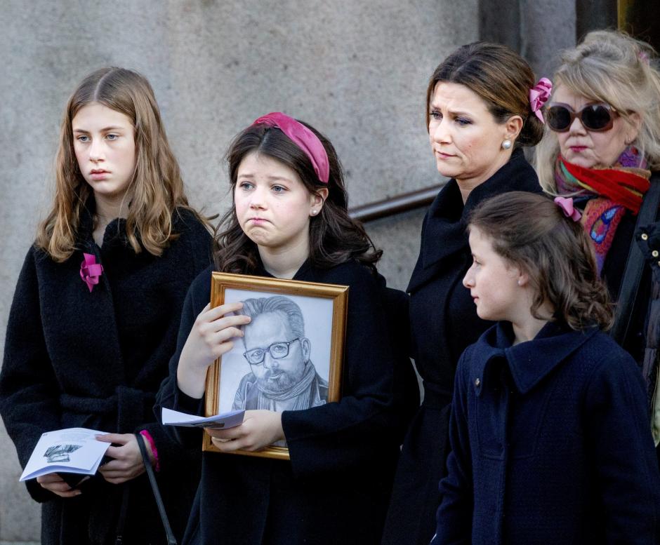 En el funeral de su padre el 3 de enero de 2020