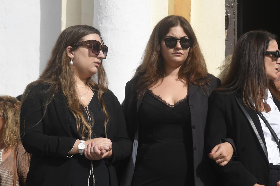 Andrea and Lola Quintero during burial of Jesus Quintero in Huelva on Wednesday, 05 October 2022.