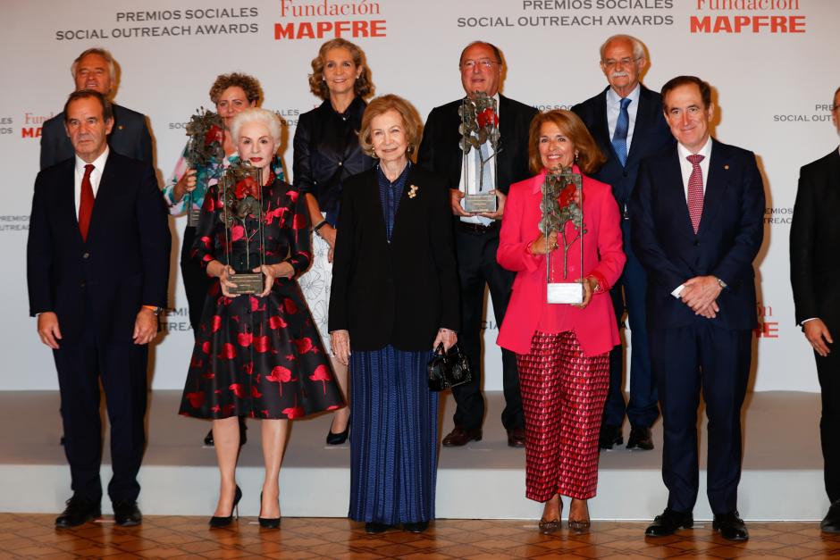 Spanish Queen Sofia and Mapre CEO Antonio Huertas with Ana Botella and designer Carolina Herrera during Mapfre awards in Madrid on Thursday, 6 October 2022.