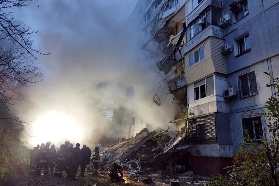 Varios edificios fueron destruidos tras el último bombardeo ruso en Zaporiyia