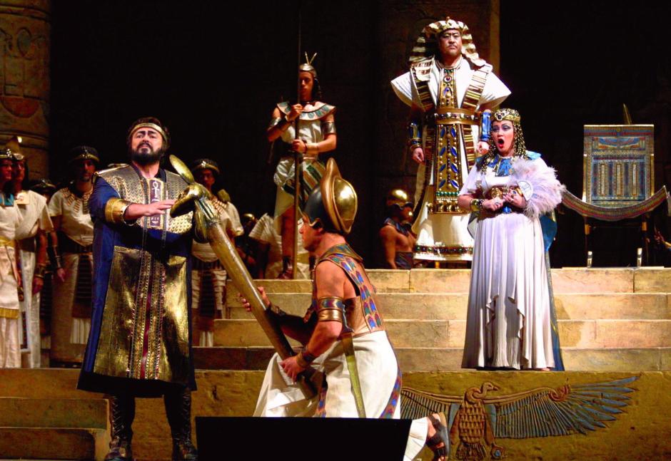 TENOR LUCIANO PAVAROTTI 2001 *** Local Caption *** Luciano Pavarotti, left, as Radames, Hao Jiang Tian, second right, as the King, and Olga Borodina, right, as Princess Amneris, perform during a dress rehearsal of Giuseppe Verdi's "Aida" Friday, Jan. 12, 2001, at New York's Metropolitan Opera. (AP Photo/Robert Mecea)