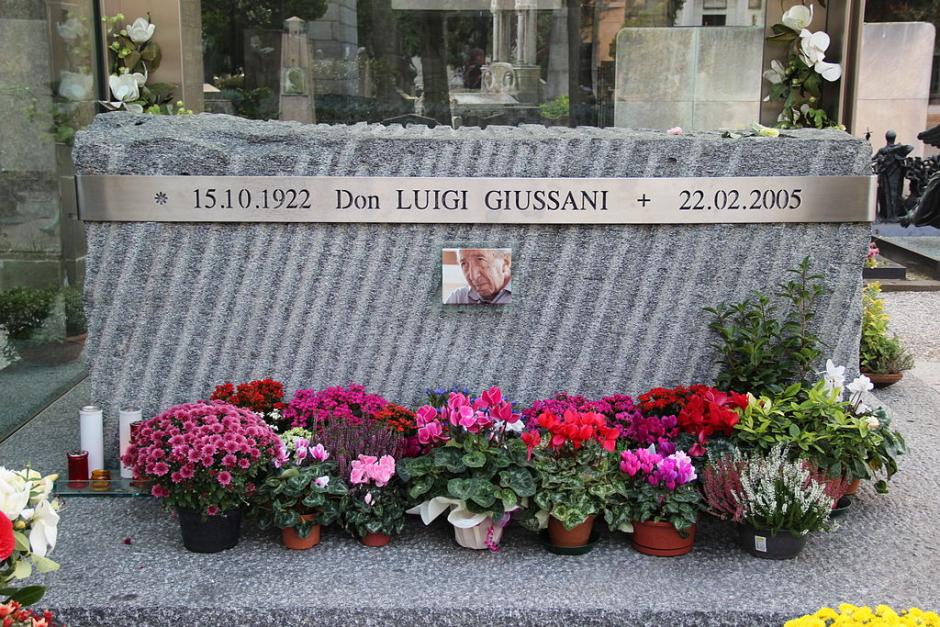 Tumba de don Giussani en el Cementerio de Milán