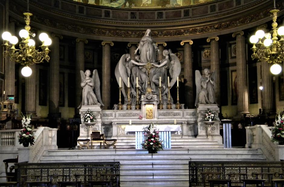 Altar de la Madeleine donde la Activista realizó su 'actuación'